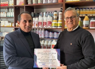 نقيب الأطباء البيطريين يكرم مدير تحرير مع الناس نيوز